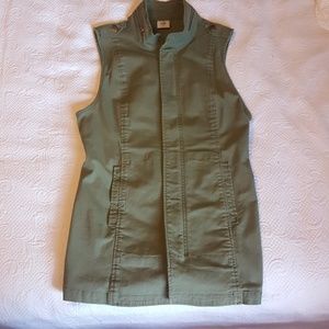 CABI sage vest, zip front